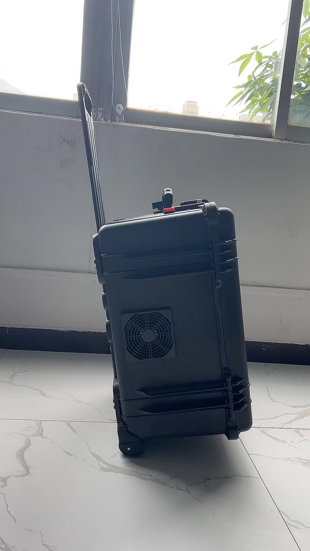 西区手拉箱型移动通信干扰器